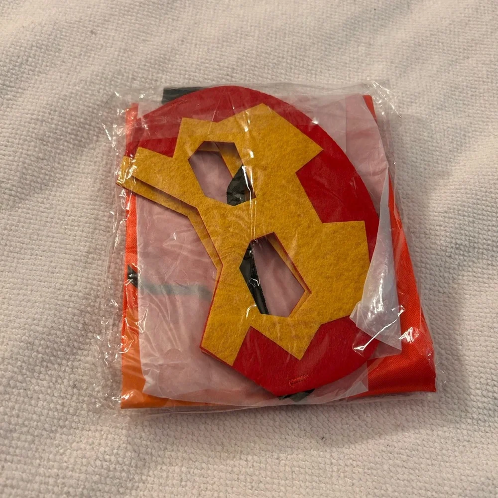 Superhero Party Masks and Capes Set for Kids - Picture 10 of 10